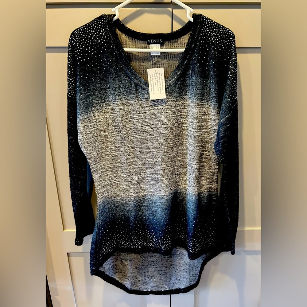 Venus Brand V-Neck sweatshirt XL